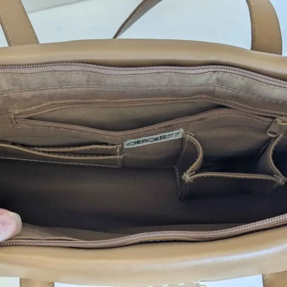 Cherokee Tan Leather Footed Flap Purse Shoulder Bag for Women 12x7.5x4